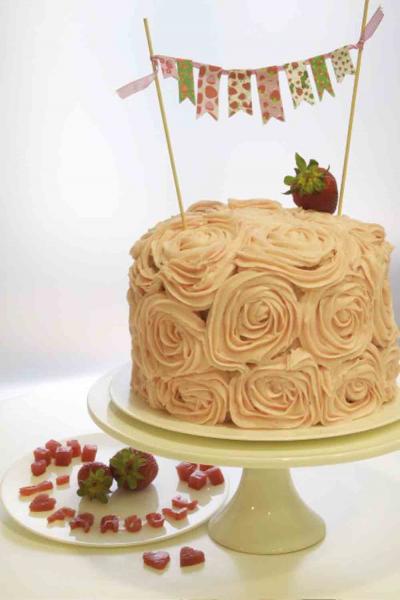 Torta delle rose alle fragole